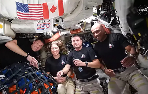 Трамп особисто привітав екіпаж місії Artemis 2 після обльоту Місяця