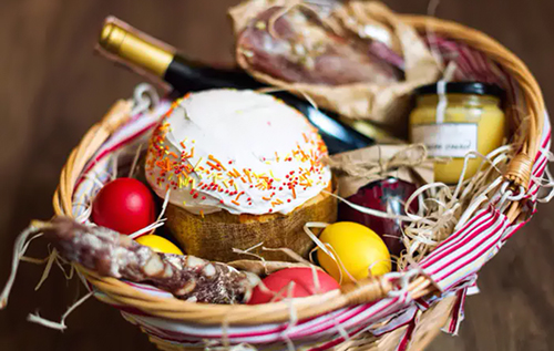 Алкоголь у великодньому кошику: що дозволяють священники і де межа