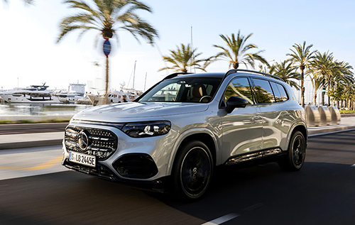 Новий Mercedes-Benz GLB показали наживо