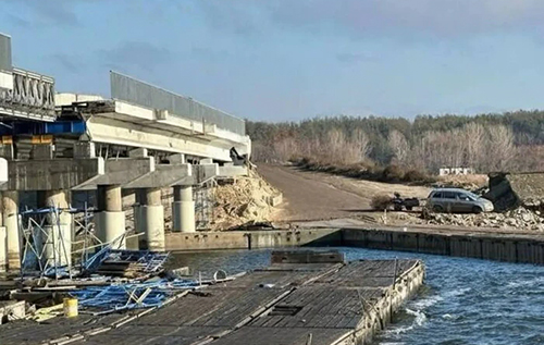 Одне з найбільших водосховищ Харківщини: росіяни скинули шість авіабомб на Печенізьку дамбу Одне з найбільших водосховищ Харківщини: росіяни скинули шість авіабомб на Печенізьку дамбу