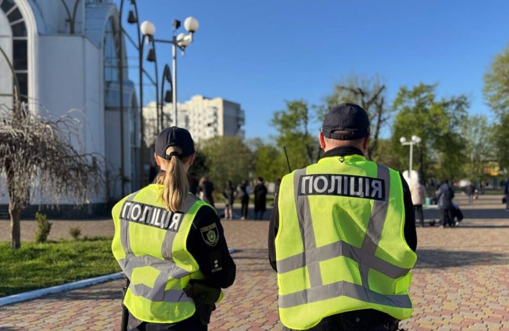 Поминальні дні: з 17 квітня поліція переходить на посилений режим служби