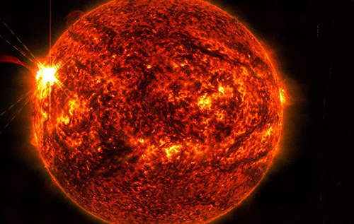Потужний спалах на Сонці відключив радіозв'язок на п'яти континентах