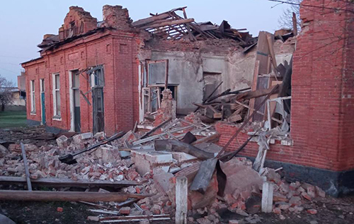 РФ вдарила по залізниці у Харківській області: пошкоджені потяги та будівля вокзалу. ФОТО