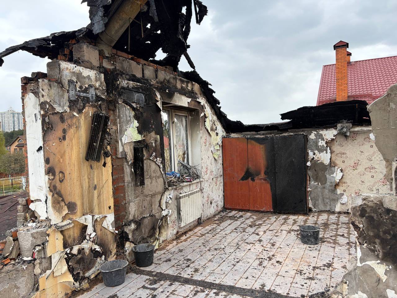 «Залишився без усього, що накопичував 20 років»: Флеш показав зруйнований будинок після удару російських "Шахедів". ФОТО