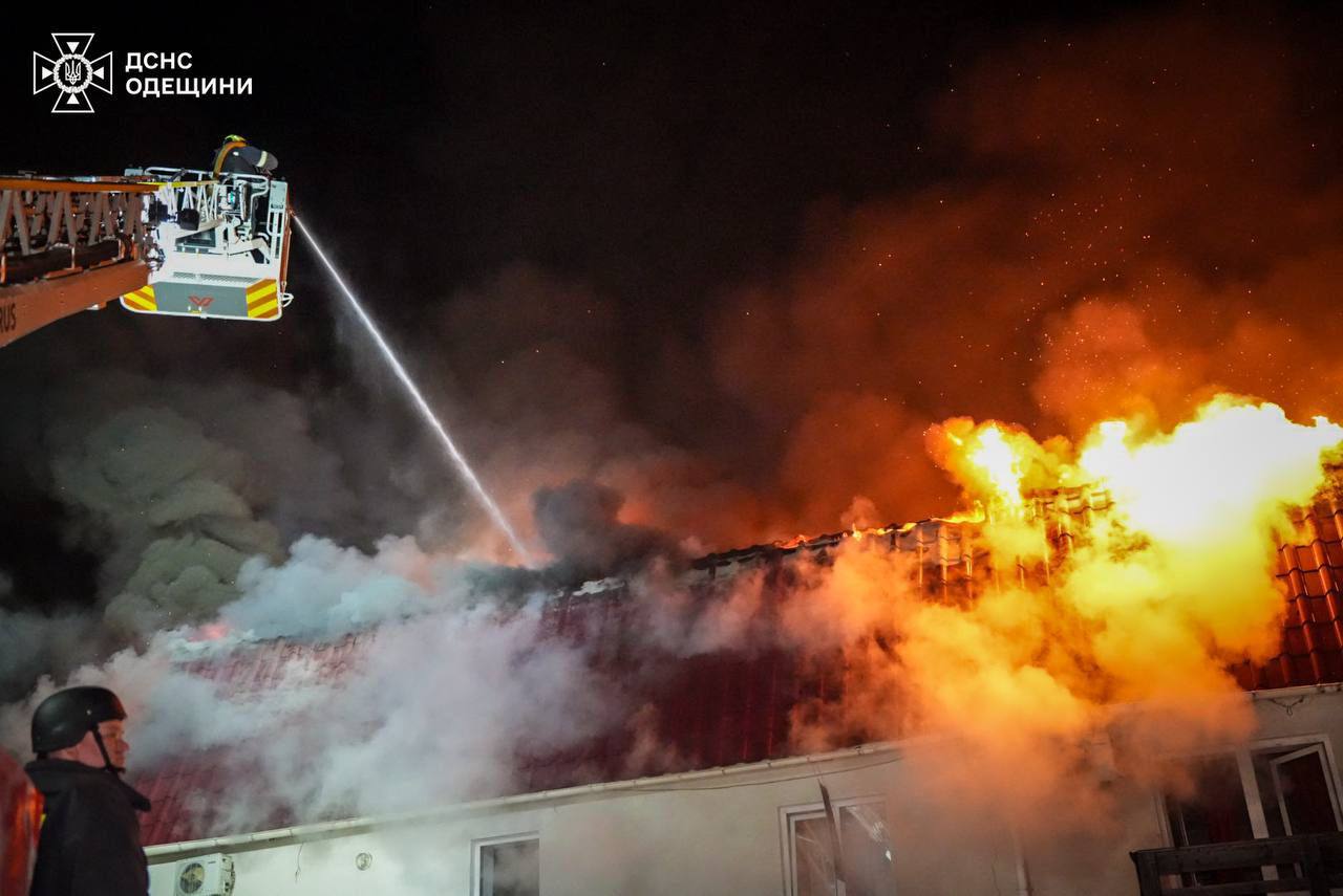 Росіяни завдали удару по житлових кварталах Одеси: дві людини загинули, багато постраждалих. ФОТО