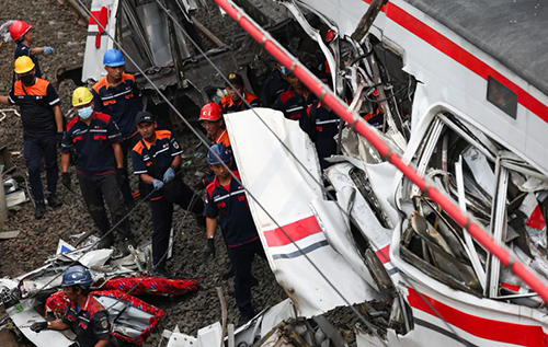 В столиці Індонезії зіштовхнулись потяги: 14 осіб загинули, близько ста поранених