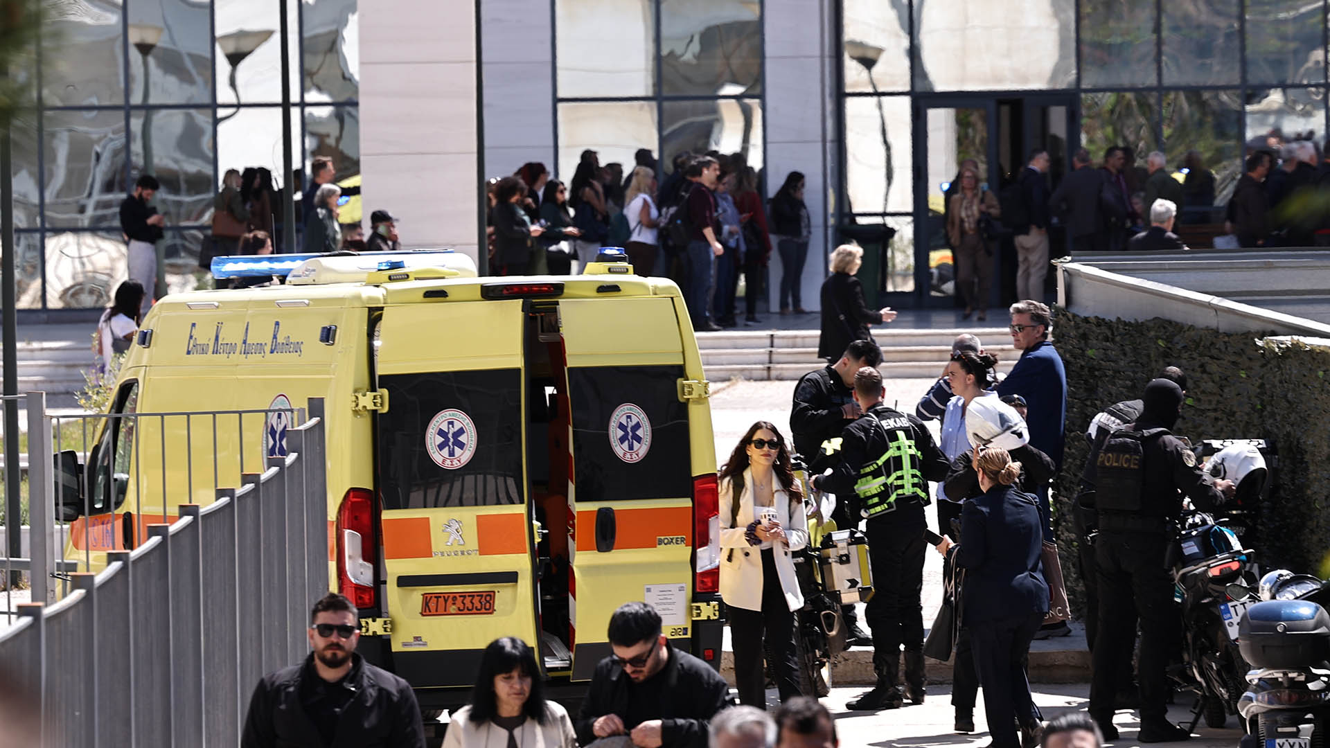 У центрі Афін чоловік влаштував дві стрілянини: евакуювали суд, є поранені