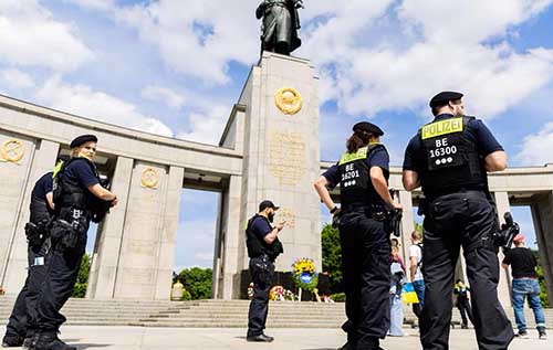 В Берліні планують заборонити радянські, російські і білоруські прапори 8 та 9 травня