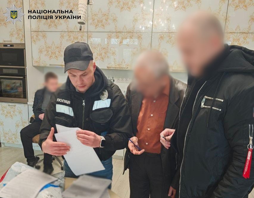 Представлявся працівником СБУ: у Києві чоловік звинувачував пенсіонерів у спонсоруванні РФ та виманював гроші