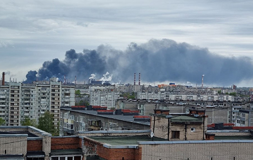 У російському Череповці спалахнула масштабна пожежа в районі комбінату "Северсталь". ФОТО