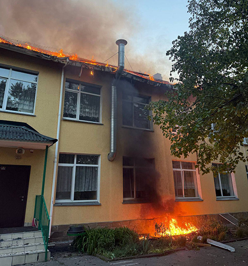 На Київщині внаслідок нічної атаки РФ пошкоджені житлові будинки та дитсадок. ФОТО