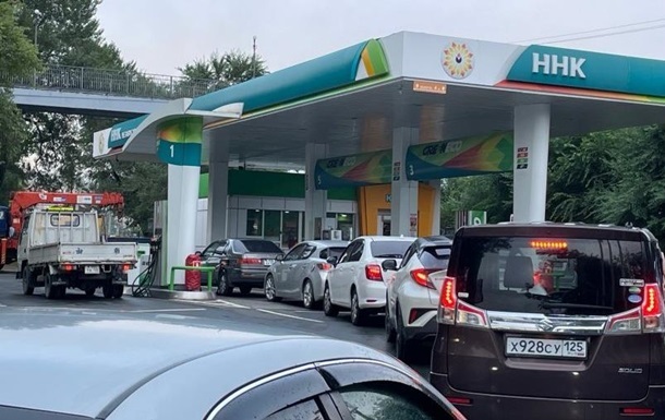 Після українських атак на НПЗ Росія знову зіткнулась з дефіцитом бензину