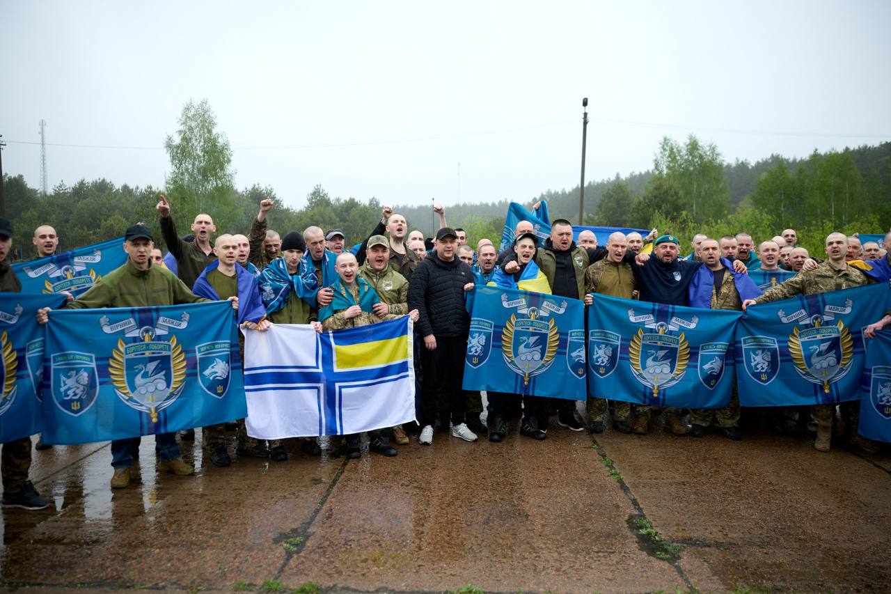 Перший етап обміну 1000 на 1000: в Україну повернулися з російського полону 205 військових. ФОТО