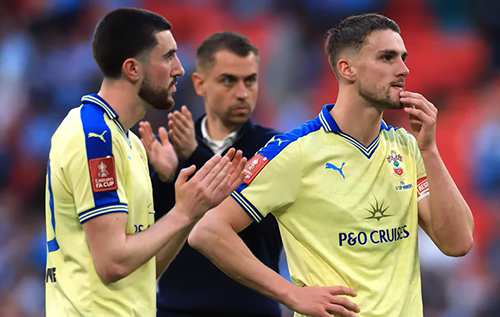 "Саутгемптон" через шпигунство виключили з фіналу плей-оф за вихід в АПЛ: футболісти можуть засудити власний клуб "Саутгемптон" через шпигунство виключили з фіналу плей-оф за вихід в АПЛ: футболісти можуть засудити власний клуб