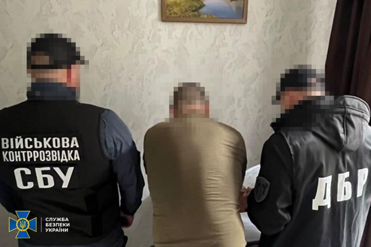 Правоохоронці викрили схему незаконних виплат військовим: їм нарахували майже 2,6 мільйона "бойових" Правоохоронці викрили схему незаконних виплат військовим: їм нарахували майже 2,6 мільйона "бойових"