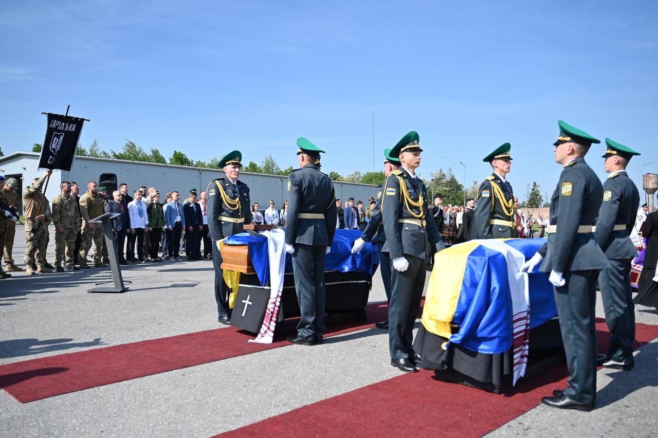 Прах полковника ОУН Андрія Мельника доставили в Україну. ФОТО Прах полковника ОУН Андрія Мельника доставили в Україну. ФОТО