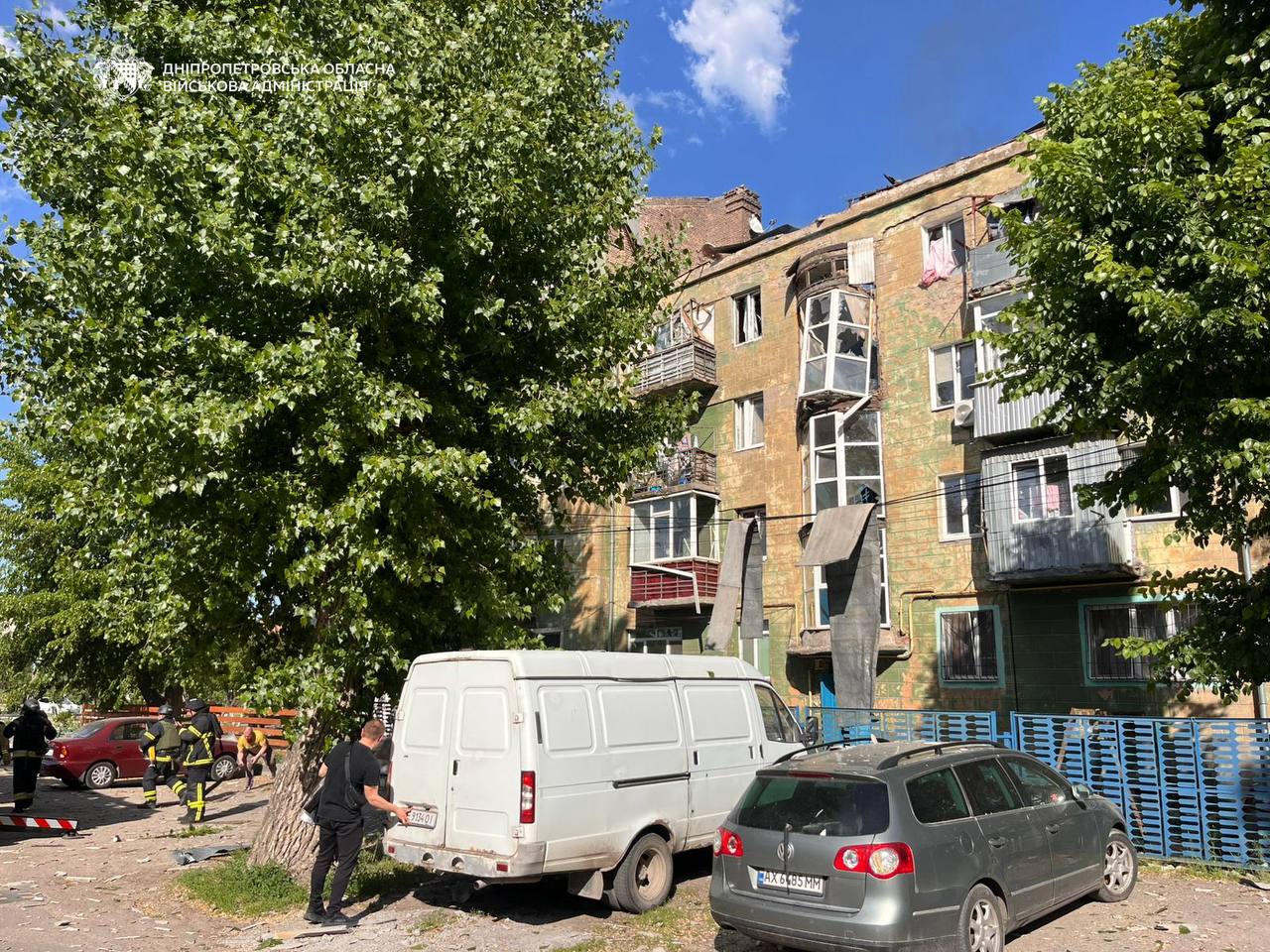 Росіяни знову завдали удару по Дніпру: є постраждалі. ФОТО Росіяни знову завдали удару по Дніпру: є постраждалі. ФОТО