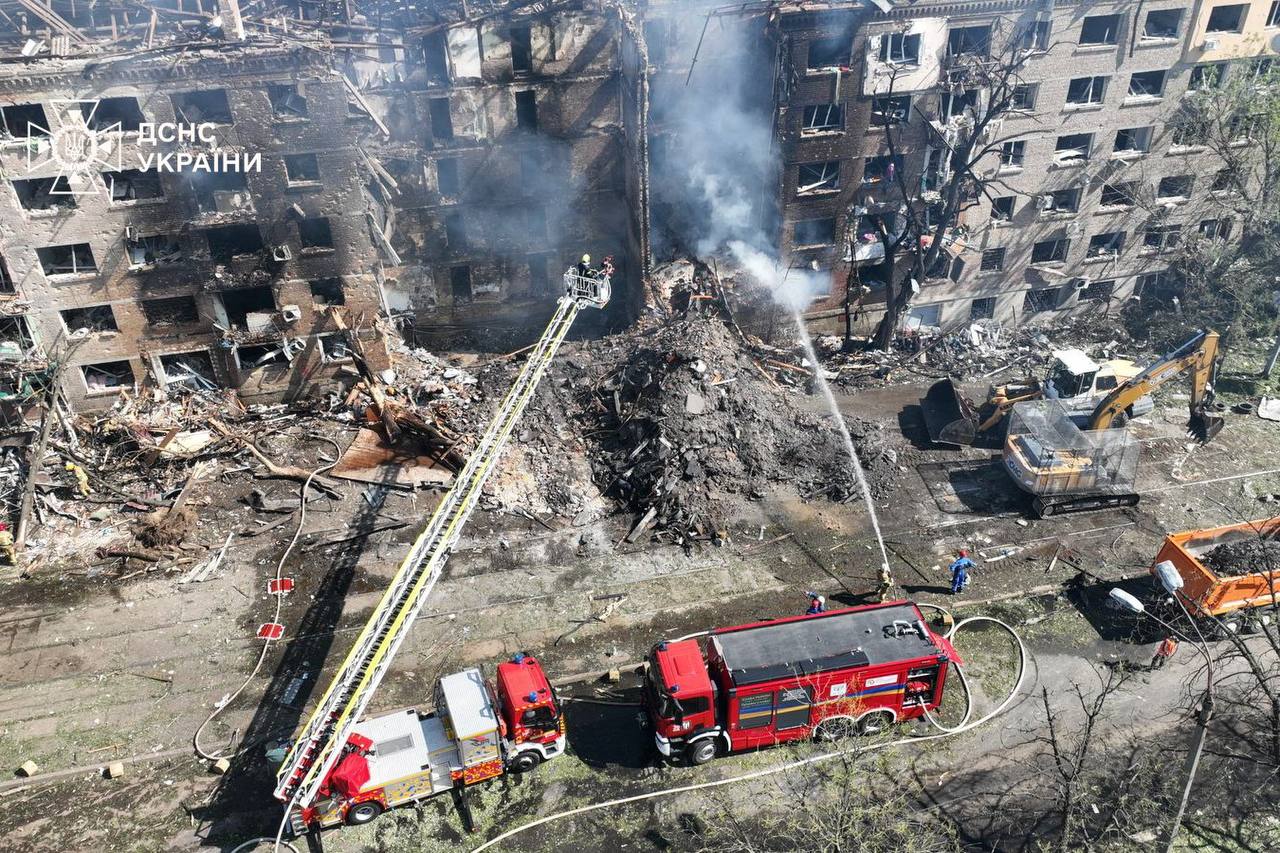 Захисту має бути більше: у Києві внаслідок масованої атаки пошкоджено близько 300 обʼєктів, - Зеленський. ФОТО Захисту має бути більше: у Києві внаслідок масованої атаки пошкоджено близько 300 обʼєктів, - Зеленський. ФОТО