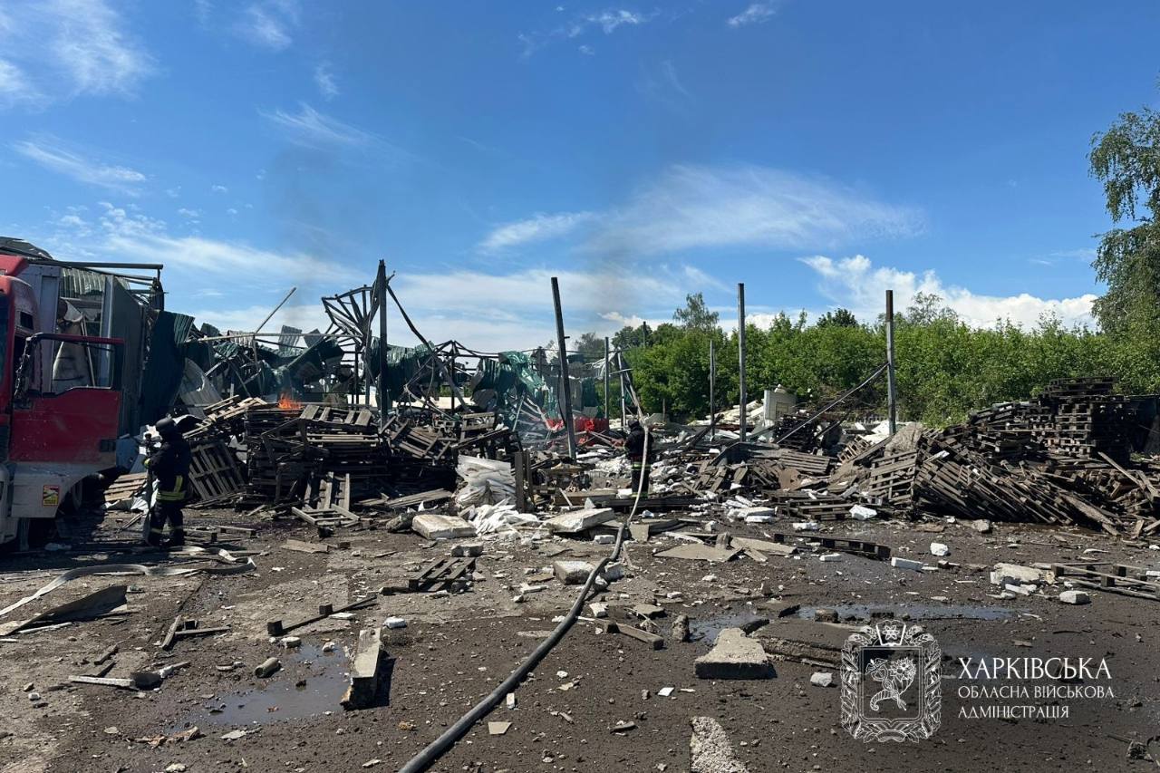 Російські окупанти завдали удару по Дергачах: один чоловік загинув, 19 людей постраждали. ФОТО Російські окупанти завдали удару по Дергачах: один чоловік загинув, 19 людей постраждали. ФОТО
