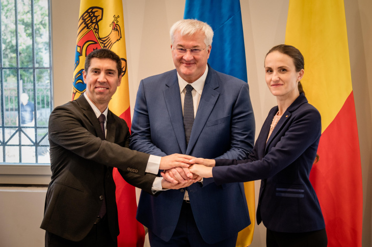 У Чернівцях проходить зустріч глав МЗС України, Молдови та Румунії за участю Польщі й Литви
