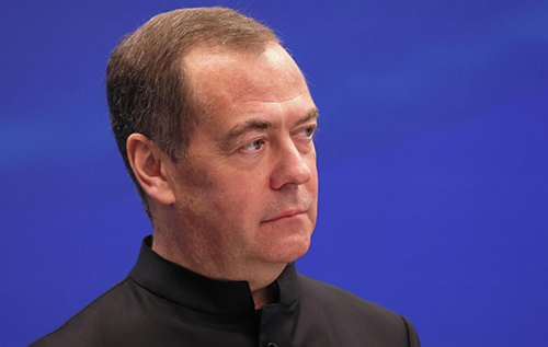 "Країнам ЄС краще заткнутися": Медведєв цинічно відреагував на влучання дрона у Румунії "Країнам ЄС краще заткнутися": Медведєв цинічно відреагував на влучання дрона у Румунії