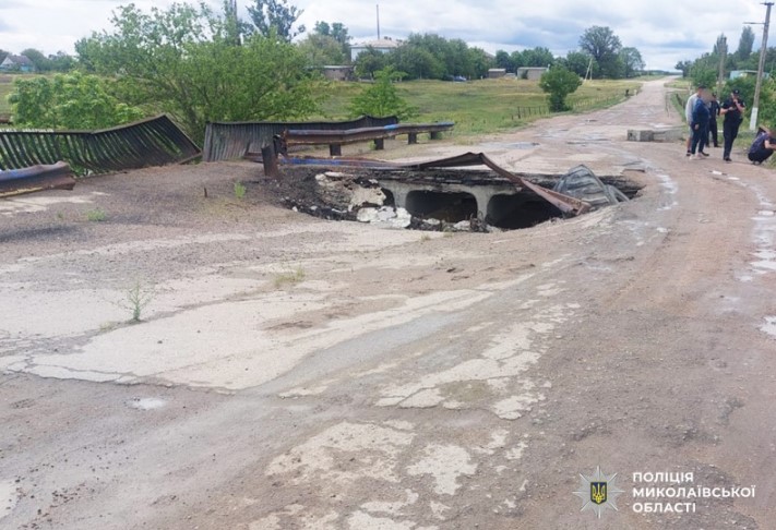 На Миколаївщині позашляховик злетів з моста у річку: госпіталізовано п'ятьох дітей та дорослого