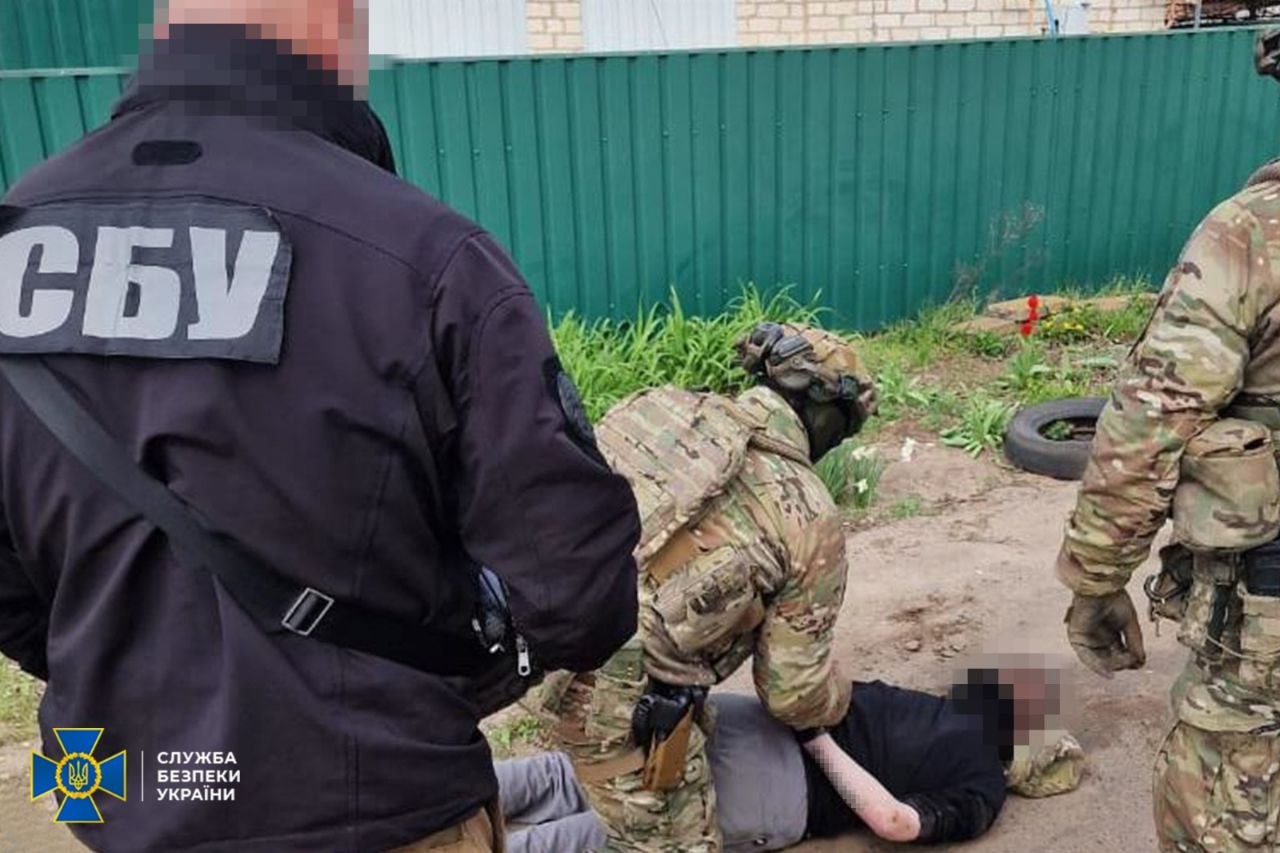 СБУ та Нацполіція ліквідували шість нових каналів підпільного продажу трофейної зброї СБУ та Нацполіція ліквідували шість нових каналів підпільного продажу трофейної зброї