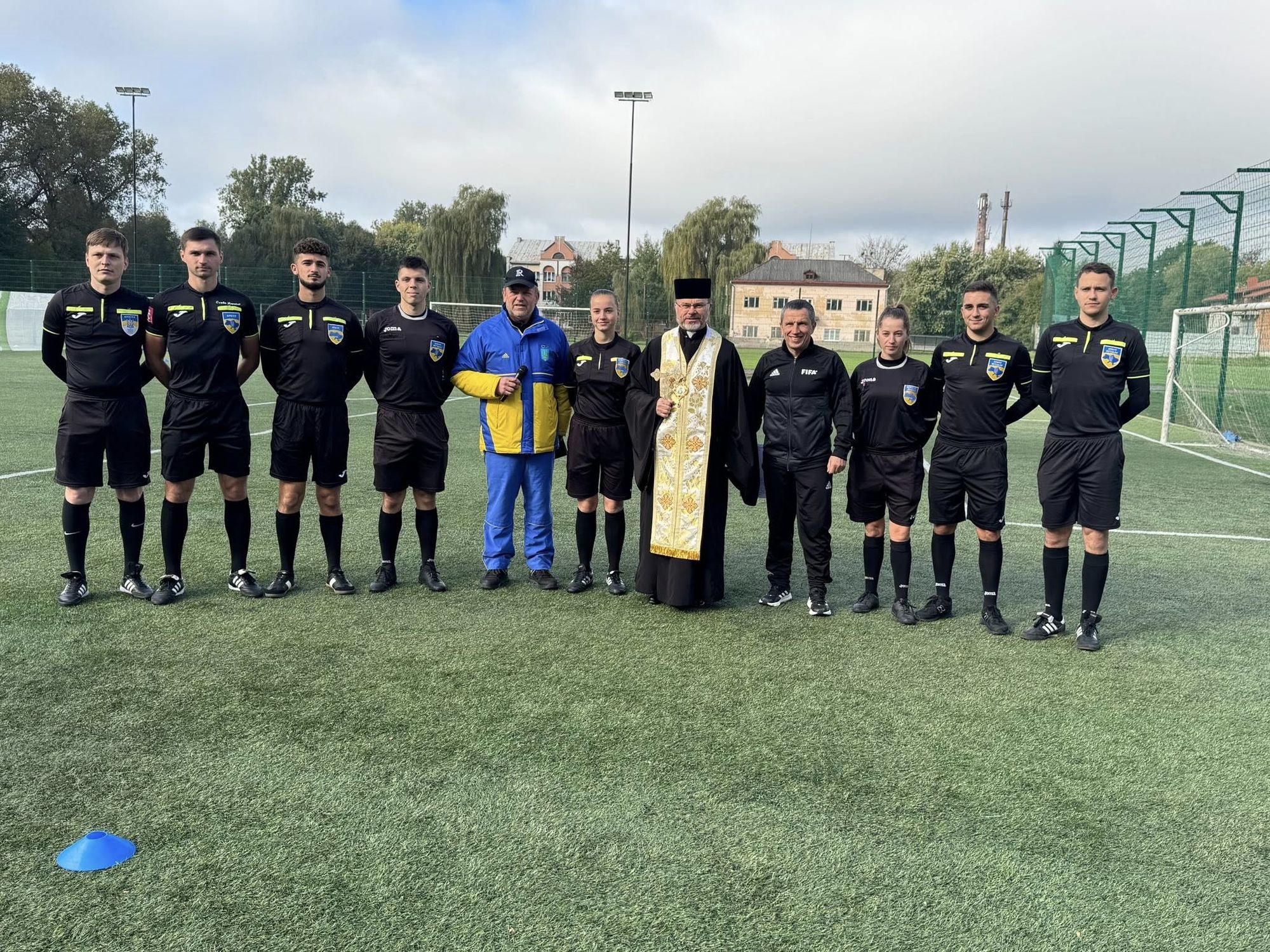 На Львівщині пройшов чемпіонат з футболу серед священників: участь взяло десять команд отців