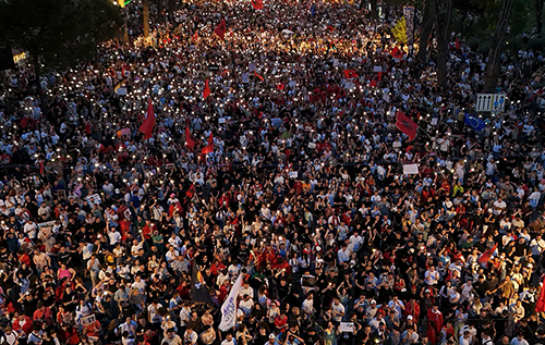 В Албанії протести проти будівництва курорту зятем Трампа переросли в антиурядову демонстрацію В Албанії протести проти будівництва курорту зятем Трампа переросли в антиурядову демонстрацію