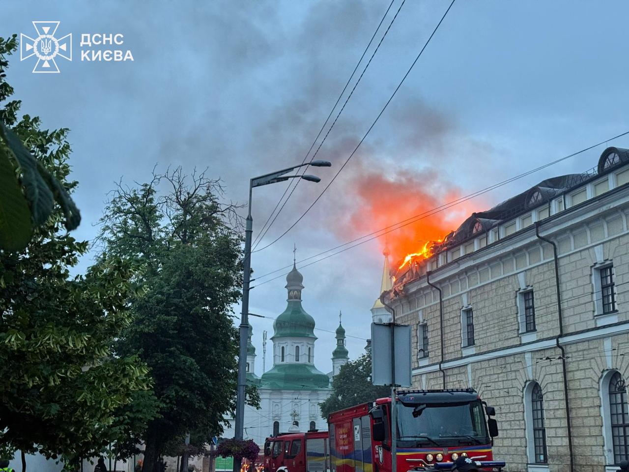У Києві через російську масовану атаку чотири людини загинули, ще 25 постраждали, - ДСНС. ФОТО У Києві через російську масовану атаку чотири людини загинули, ще 25 постраждали, - ДСНС. ФОТО