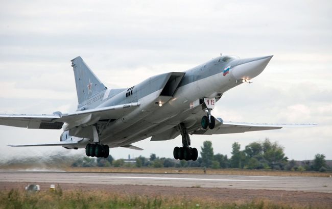 У Росії розбився стратегічний бомбардувальник Ту-22М3. ВІДЕО У Росії розбився стратегічний бомбардувальник Ту-22М3. ВІДЕО