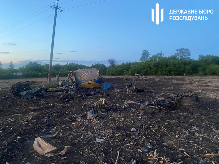 Авіакатастрофа Су-24М: ДБР розпочало розслідування, вилучено "чорний ящик" літака. ФОТО Авіакатастрофа Су-24М: ДБР розпочало розслідування, вилучено "чорний ящик" літака. ФОТО