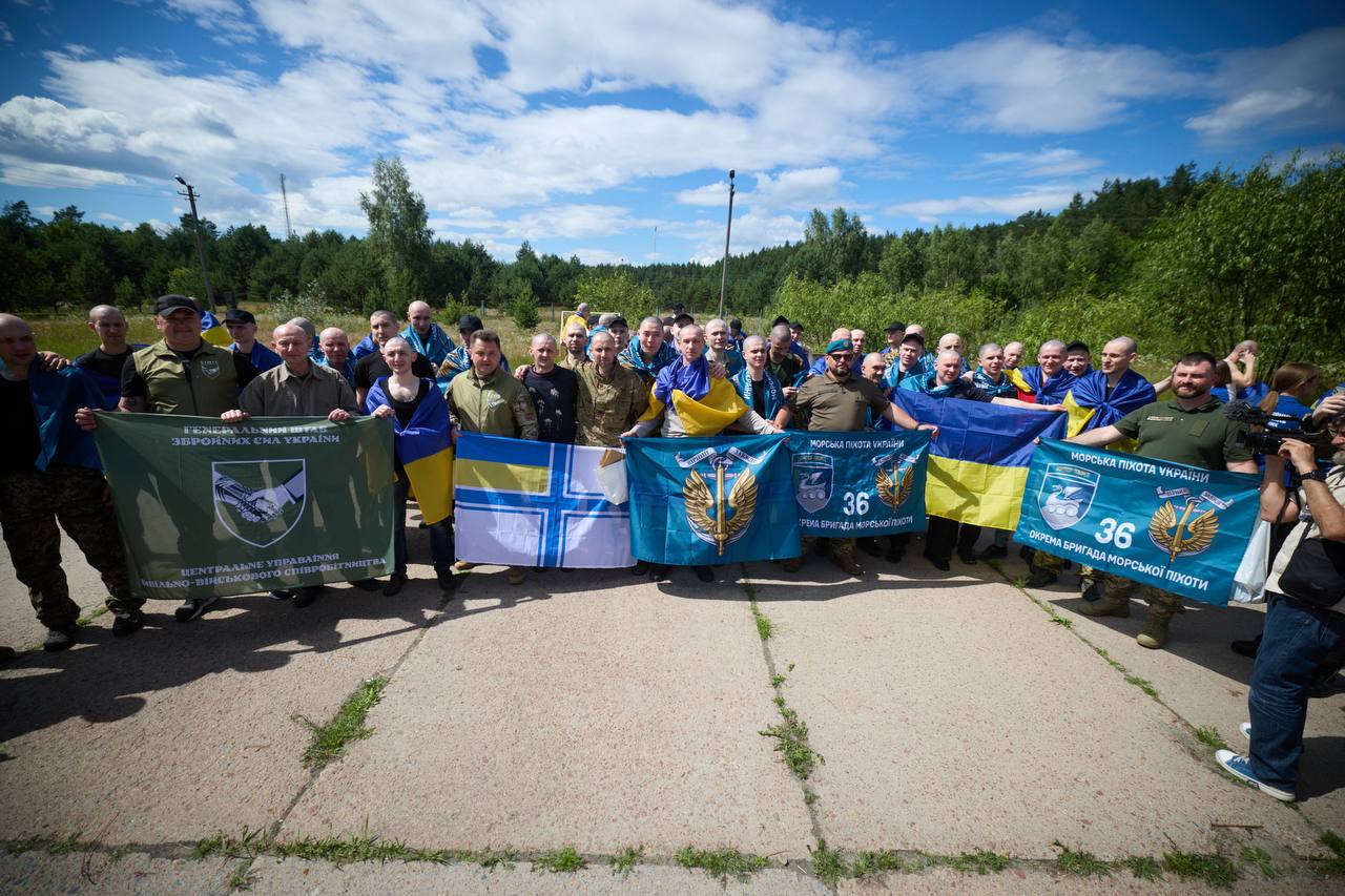 Сьогодні з полону звільнено 160 військових. Усі були в полоні ще з 2022 року, - Зеленський. ФОТО