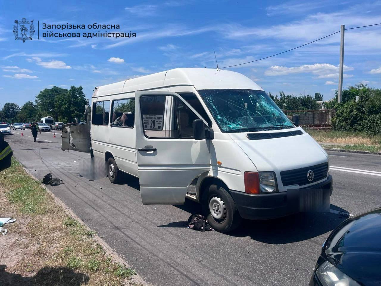 Росія вдарила дроном по маршрутці у Запоріжжі: двоє людей загинули