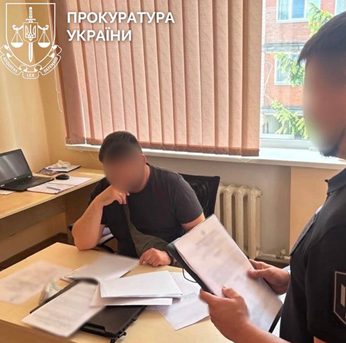 "Чистив дані" у реєстрі за долари: правоохоронці викрили схему ухилення від мобілізації "Чистив дані" у реєстрі за долари: правоохоронці викрили схему ухилення від мобілізації