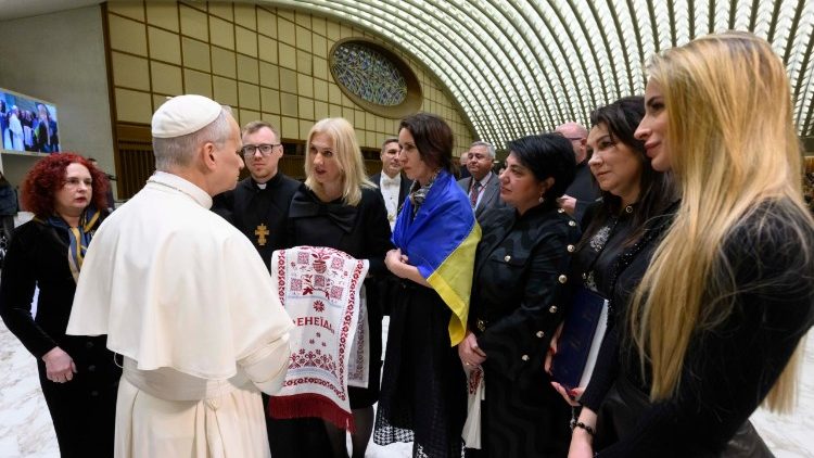 Українські жінки на зустрічі з Папою: "Ми прийшли, щоби особливо попросити його про молитву за наших дітей"