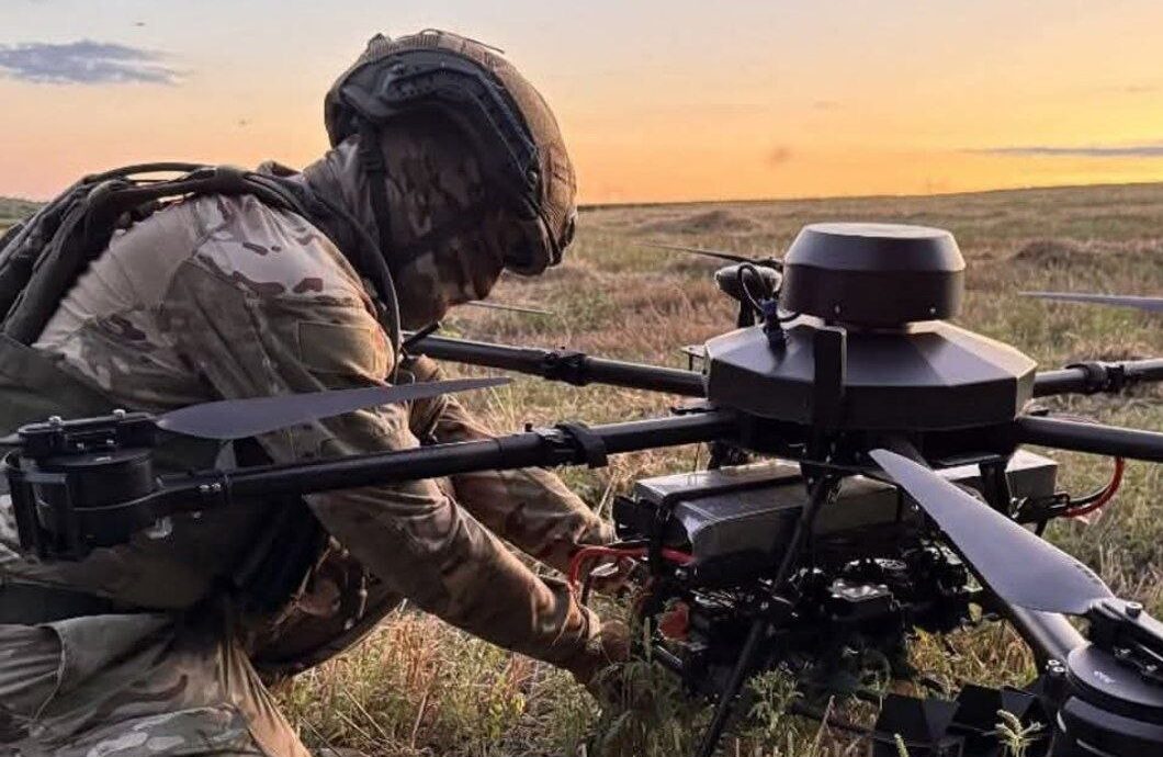"Запалюємо в літню спеку!": в ЗСУ показали, як FPV-дрони не дають росіянам підтягнути резерви на Лиманському напрямку. ВІДЕО "Запалюємо в літню спеку!": в ЗСУ показали, як FPV-дрони не дають росіянам підтягнути резерви на Лиманському напрямку. ВІДЕО