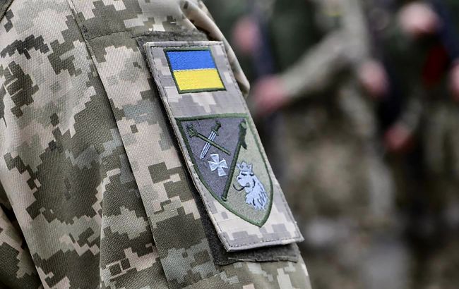 У Львові люди перевернули службовий автомобіль ТЦК через мобілізацію чоловіка, який був у розшуку: як відреагувала влада. ВІДЕО