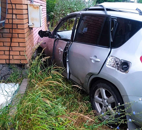 На Харківщині російський дрон влучив у цивільне авто: двоє людей загинули, є поранений На Харківщині російський дрон влучив у цивільне авто: двоє людей загинули, є поранений