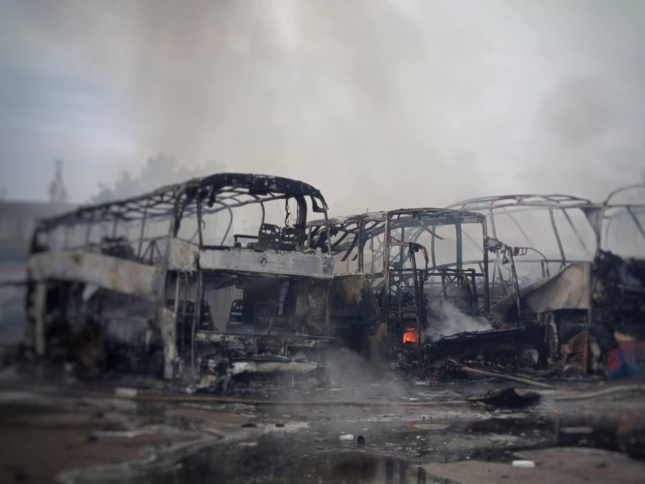 Росія вдарила по автотранспортному підприємству в Одесі: згоріли автобуси, є постраждалі. ФОТО Росія вдарила по автотранспортному підприємству в Одесі: згоріли автобуси, є постраждалі. ФОТО