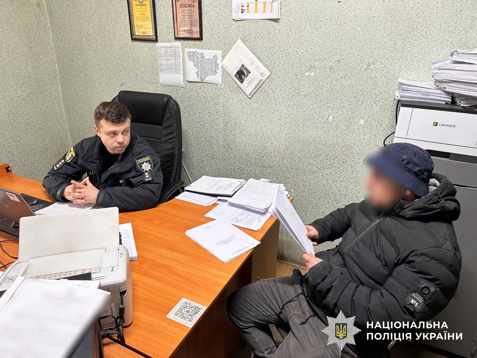 Ймовірно, відправив посилку з вибухівкою: у Миколаївській області військового підозрюють у вбивстві дружини та травмуванні двох дітей. ВІДЕО