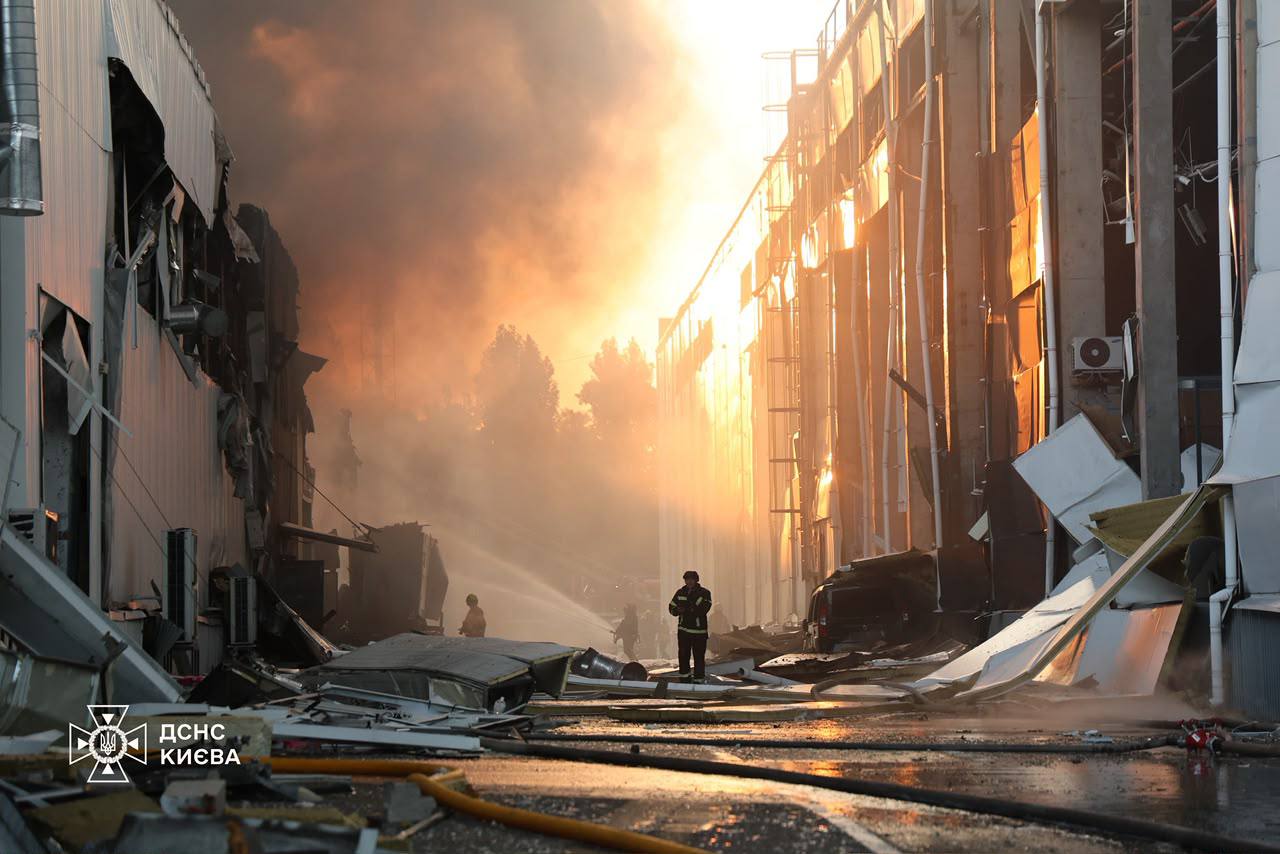 У Москві розраховують на терор балістикою, і дуже важливо прискорюватися з постачаннями перехоплювачів до ППО, - Зеленський. ФОТО