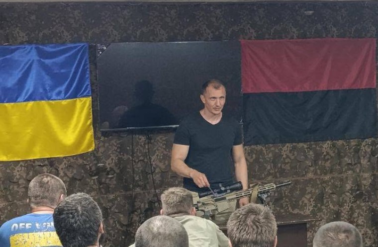 Більше половини шляху пройдено: волонтери закликають долучитися всіх до збору на високоточну зброю для підготовки снайперів