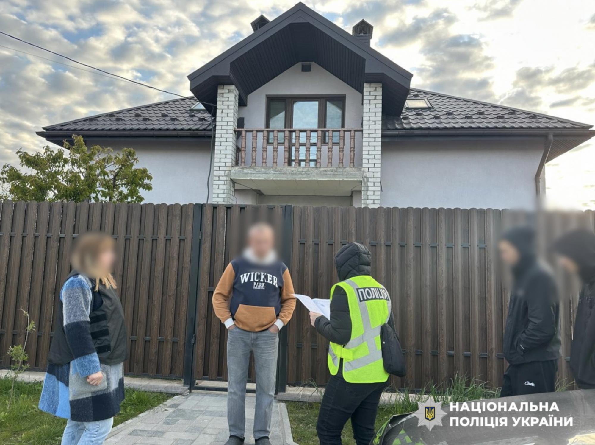 Поліція провела понад 40 обшуків у посадовців ТЦК: виявлено порушень майже на 100 млн грн. ФОТО
