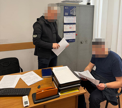 ДБР викрило митника, який допоміг провезти товару без розмитнення на 7 млн грн