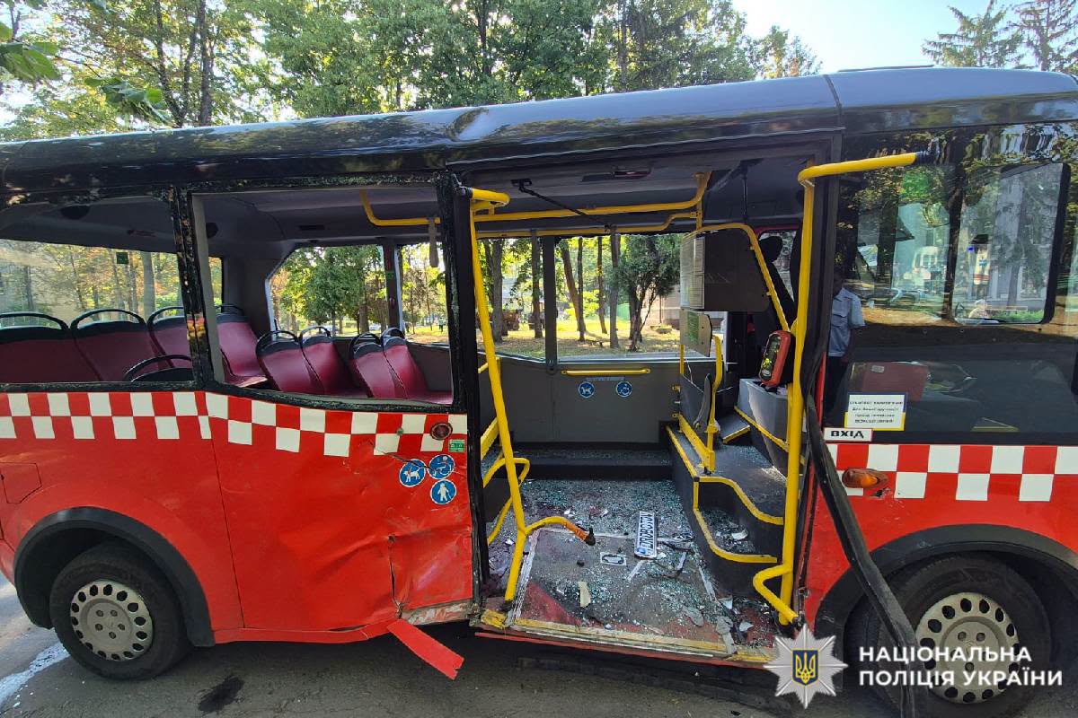 У Харкові внаслідок ДТП з міським автобусом постраждали пасажири та водій У Харкові внаслідок ДТП з міським автобусом постраждали пасажири та водій