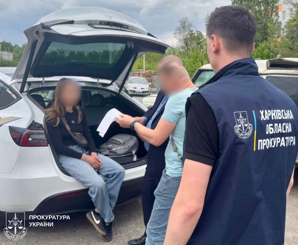 У Харкові затримали автоблогерку, яка ввозила машини нібито для ЗСУ та продавала їх