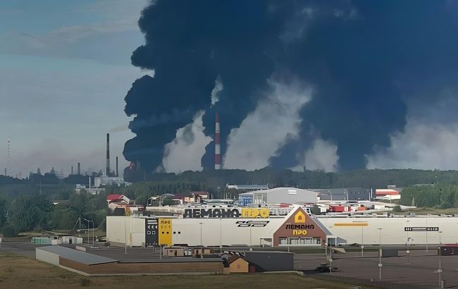 Україна лише за два тижні атакувала майже третину великих НПЗ Росії, - Bloomberg