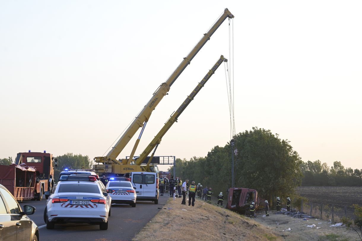 В Угорщині відкрили справу проти водія польського автобуса, в ДТП з яким загинули 12 осіб В Угорщині відкрили справу проти водія польського автобуса, в ДТП з яким загинули 12 осіб