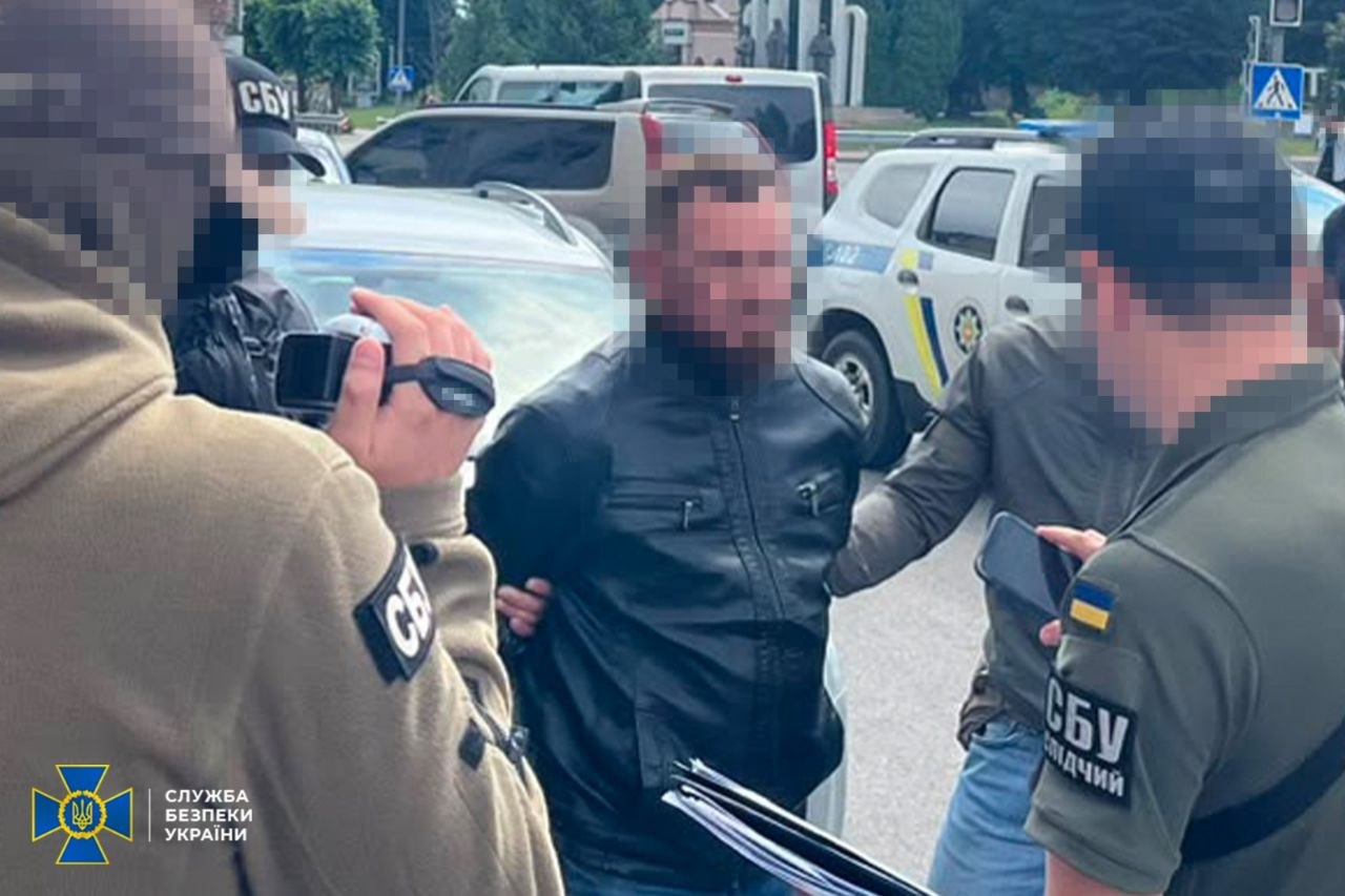 СБУ затримала агента ФСБ, який коригував атаки РФ по Рівненщині та готувався до виконання замовних вбивств